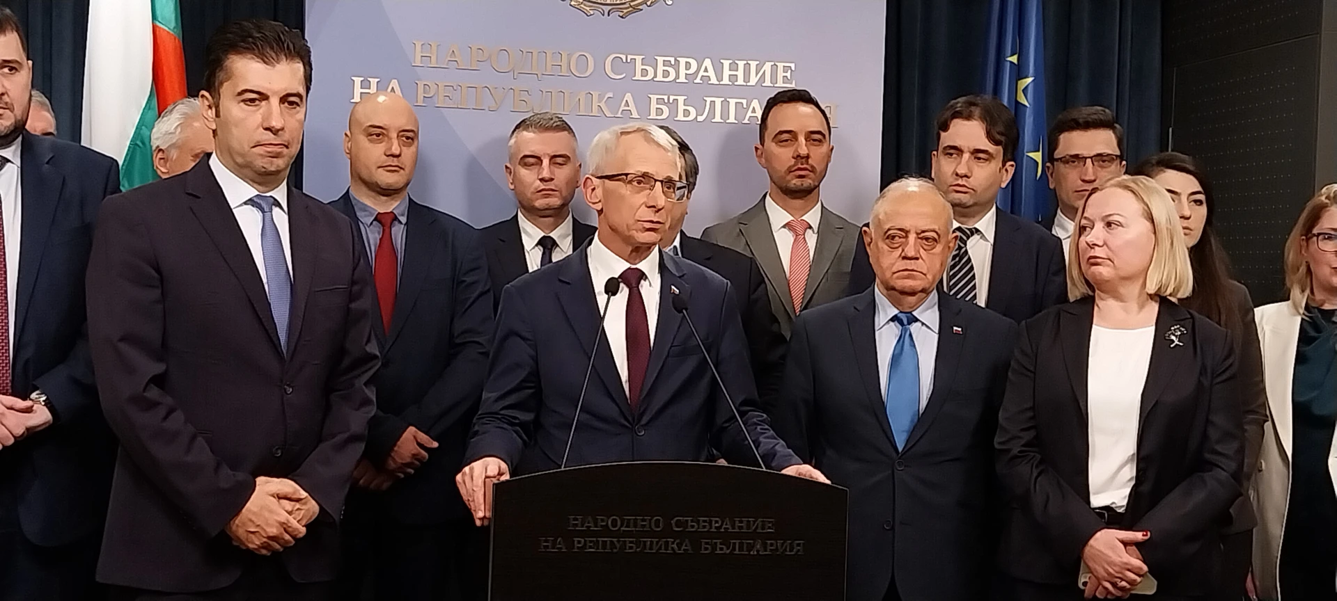 ПП-ДБ пак негодуват в НС, избягаха от пленарна зала СНИМКИ