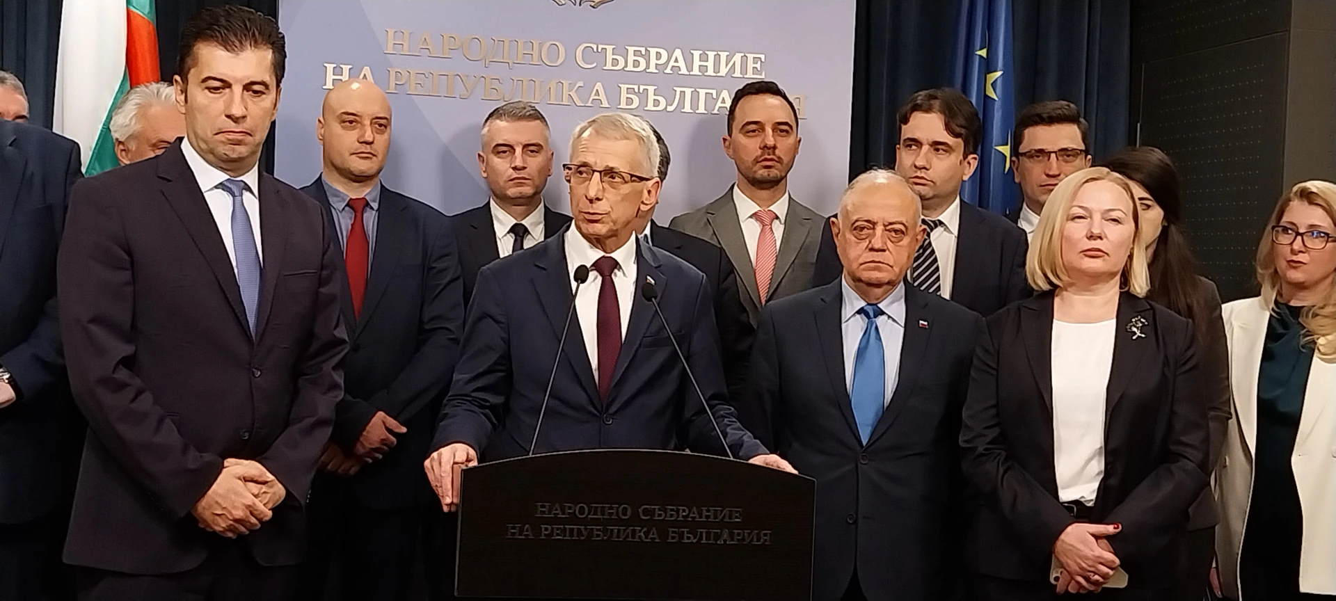 ПП-ДБ пак негодуват в НС, избягаха от пленарна зала СНИМКИ