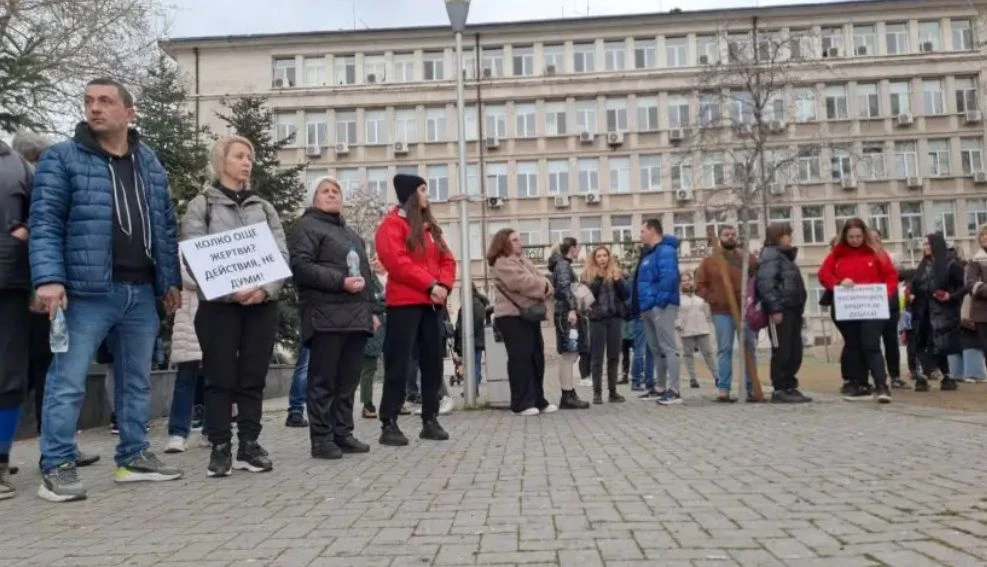 В България ври и кипи, хората излязоха по улиците заради...