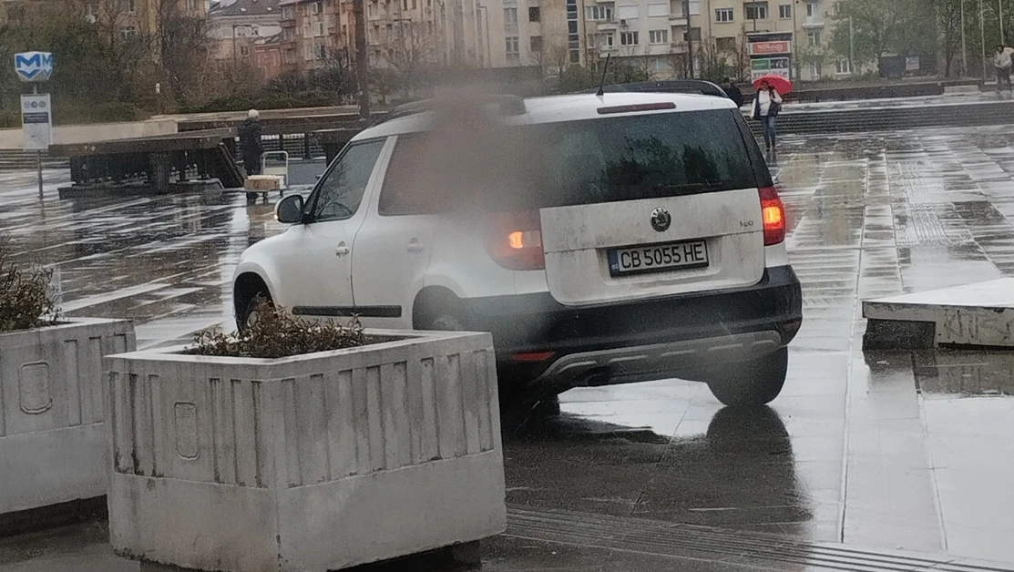 Шофьор с култова изцепка на пъпа на София СНИМКА