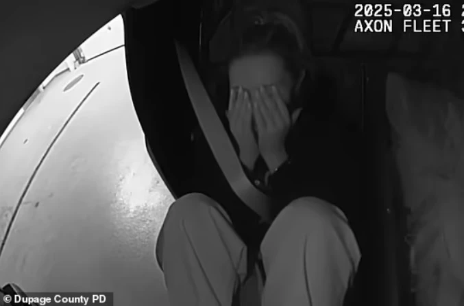 Показаха на ВИДЕО задържането на омъжена учителка, която изнасилила 15-г. ученик