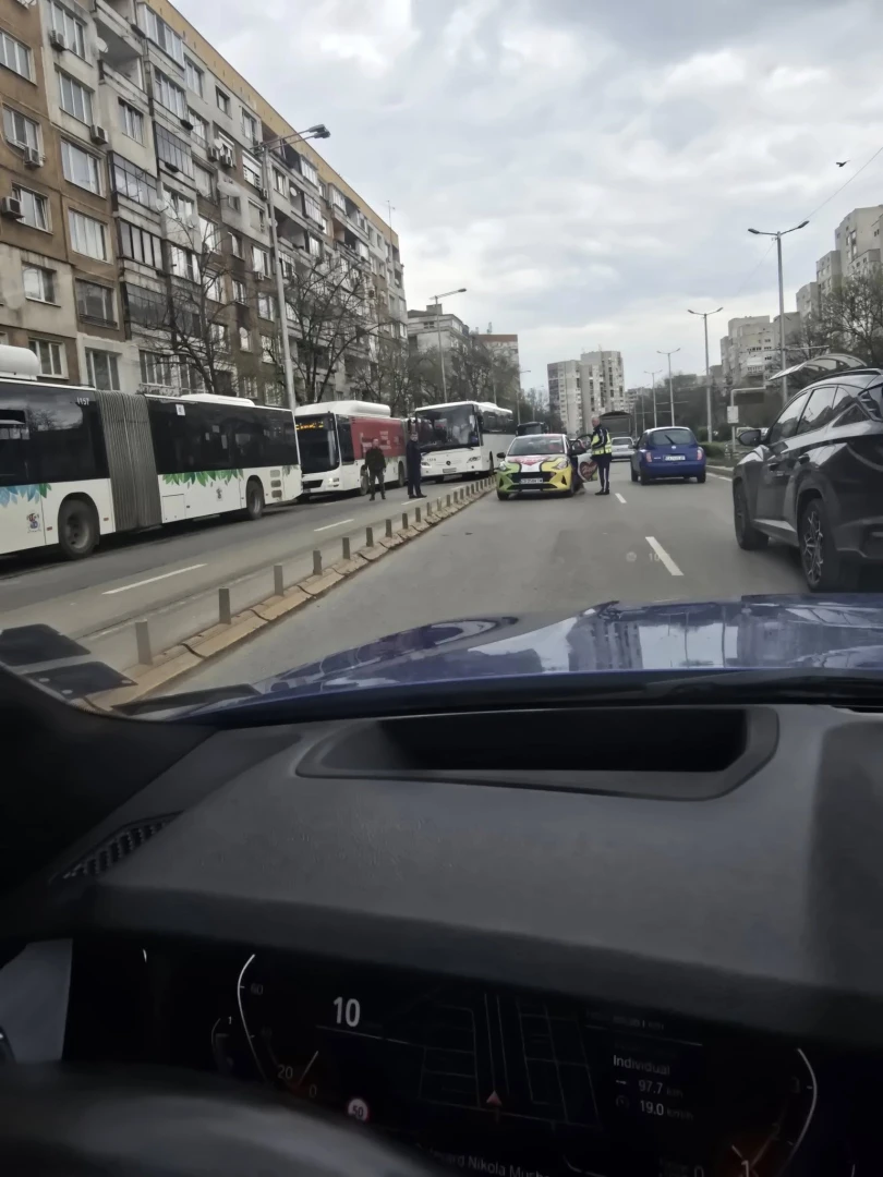 Кръв се лее в София! СНИМКИ