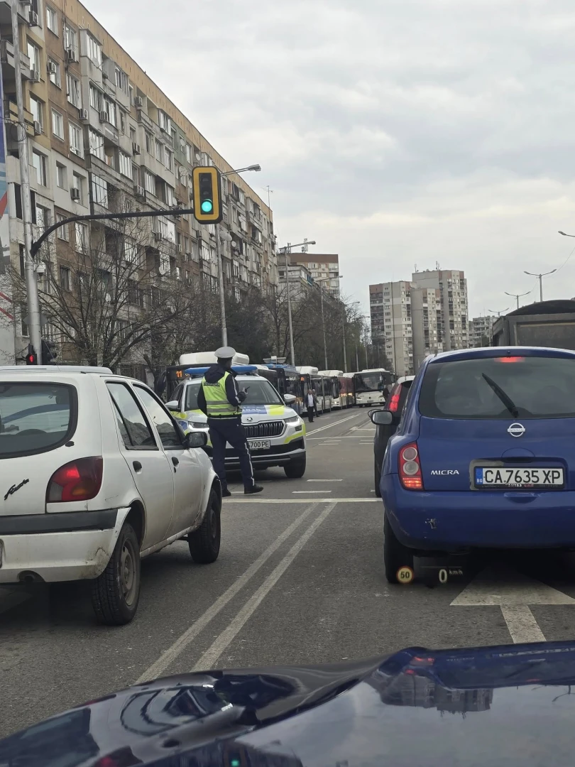 Кръв се лее в София! СНИМКИ
