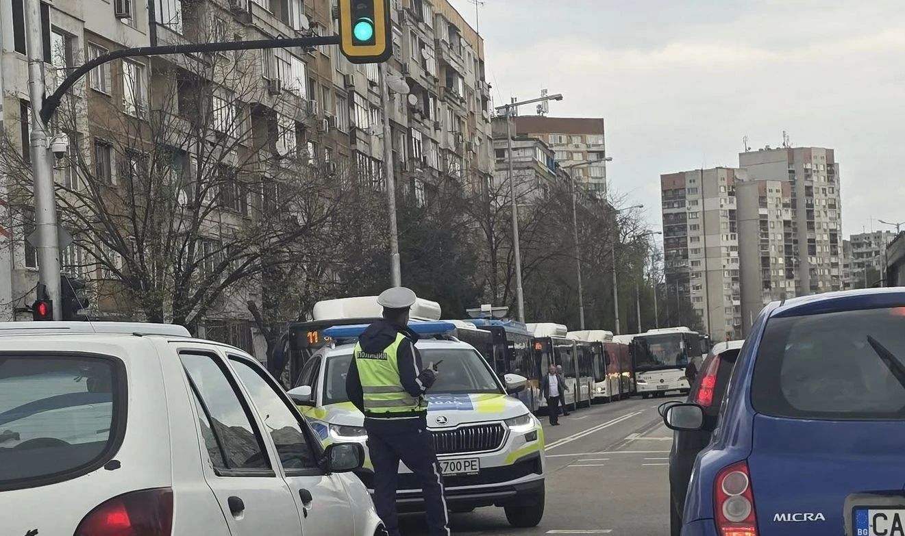 Кръв се лее в София! СНИМКИ