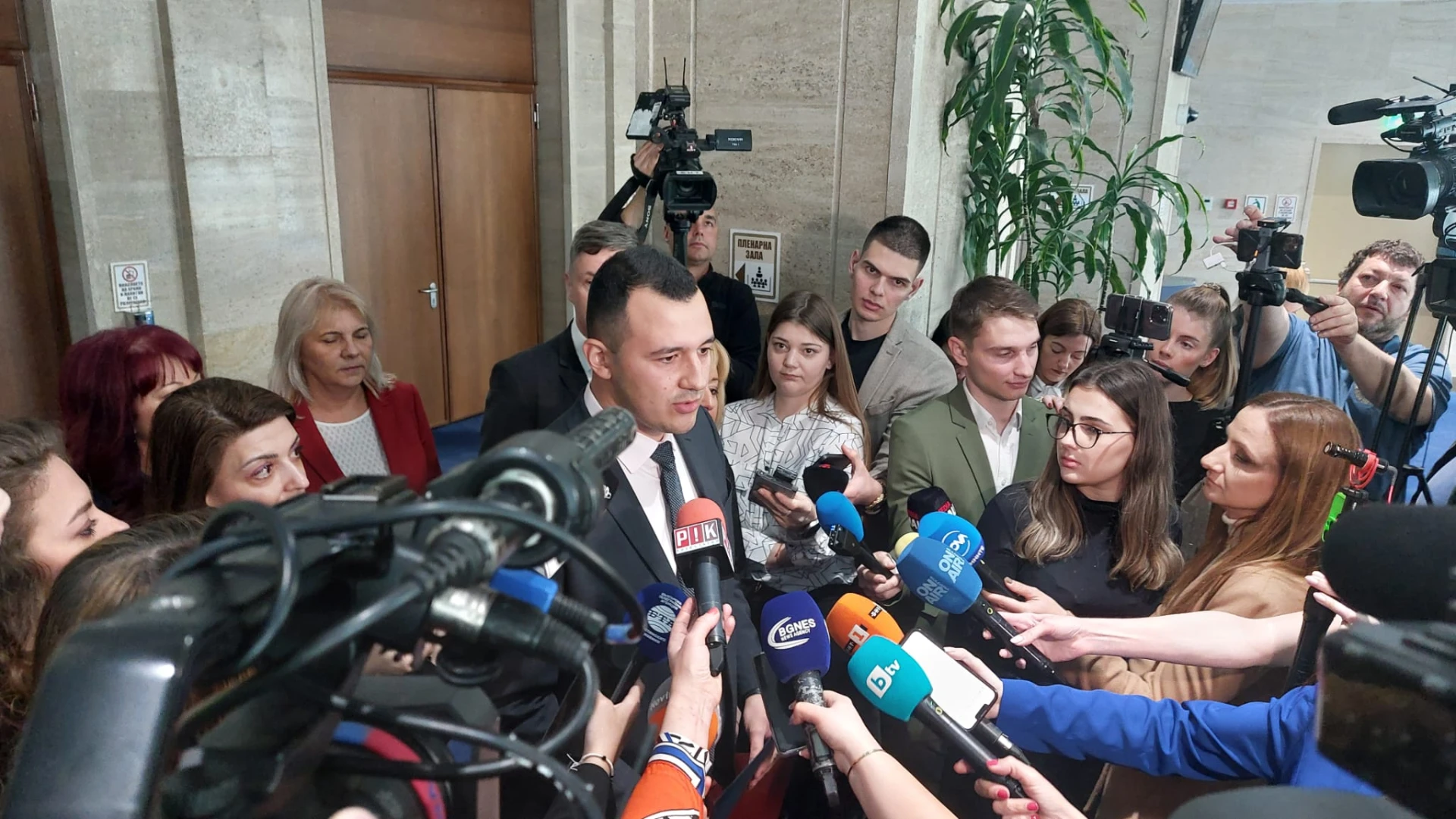 БСП-ОЛ забранява тормоза на колекторите над длъжници със закон 