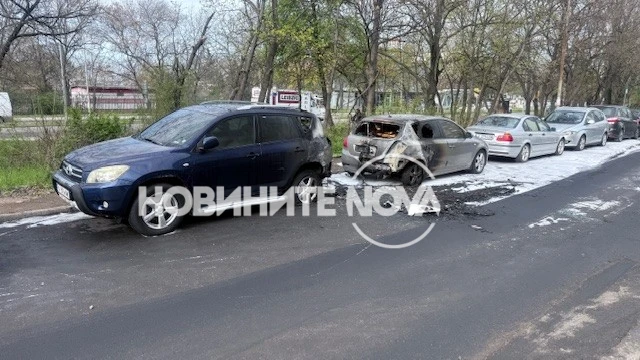 Огнен кошмар в Бургас! Горяха коли СНИМКИ