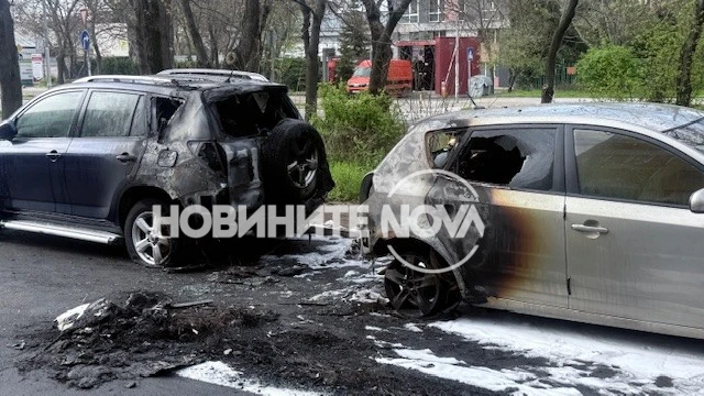 Огнен кошмар в Бургас! Горяха коли СНИМКИ