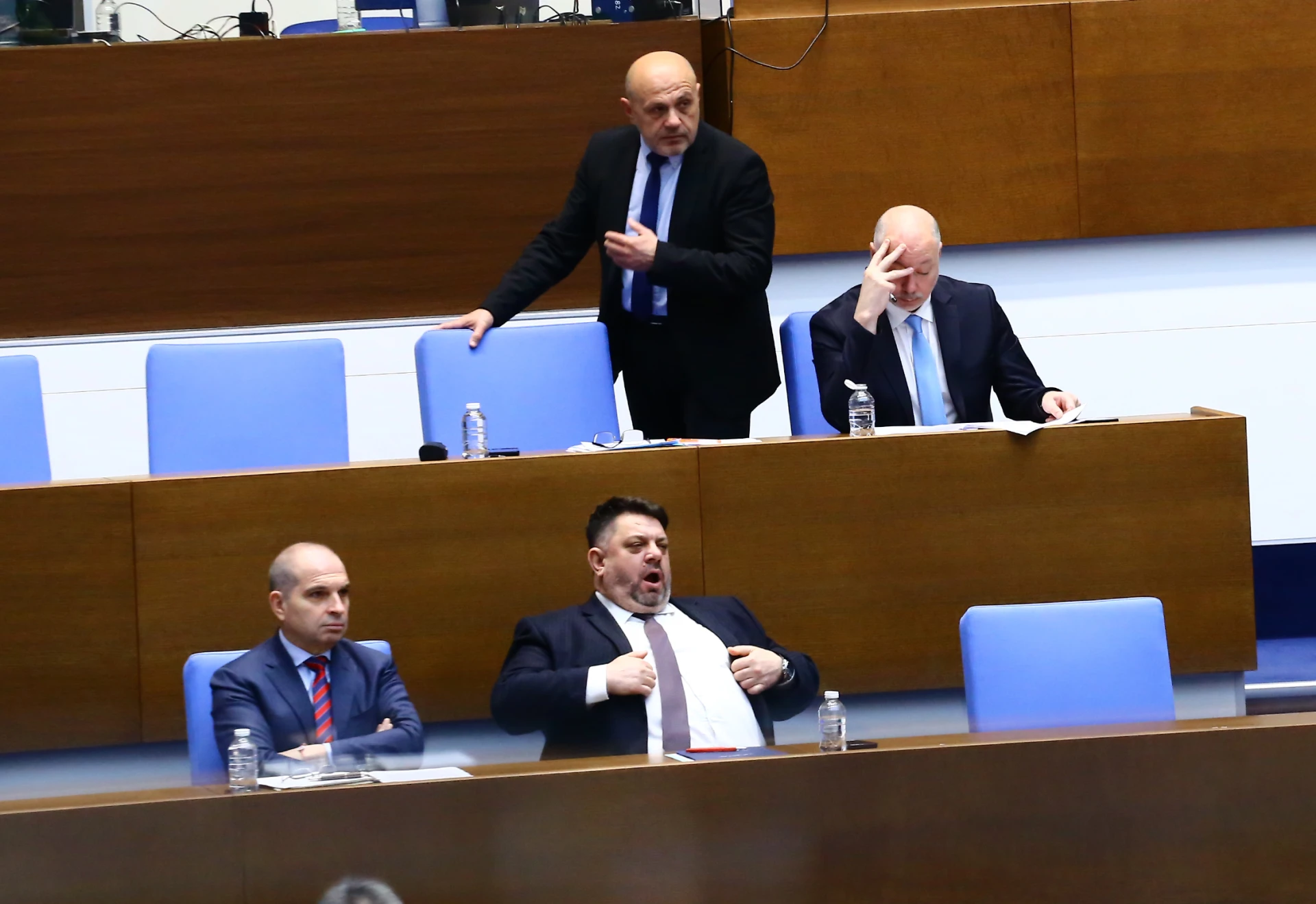 Трети вот на недоверие срещу кабинета "Желязков", ето кой и кога го внася 