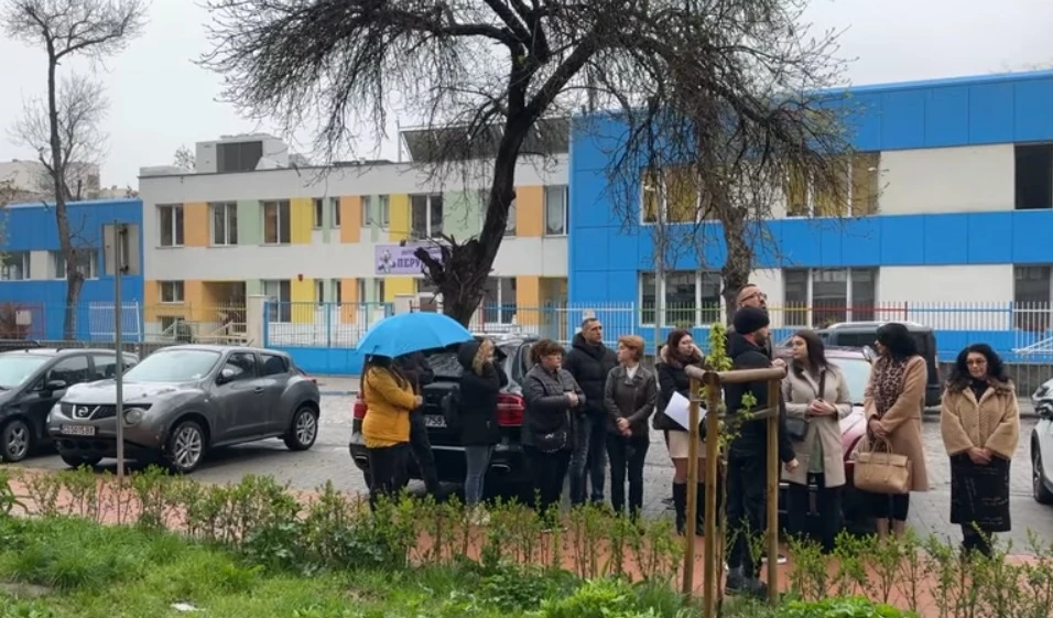 Възмездие! Ето какво ще се случи с учителката, карала дете да бърка в тоалетна чиния 