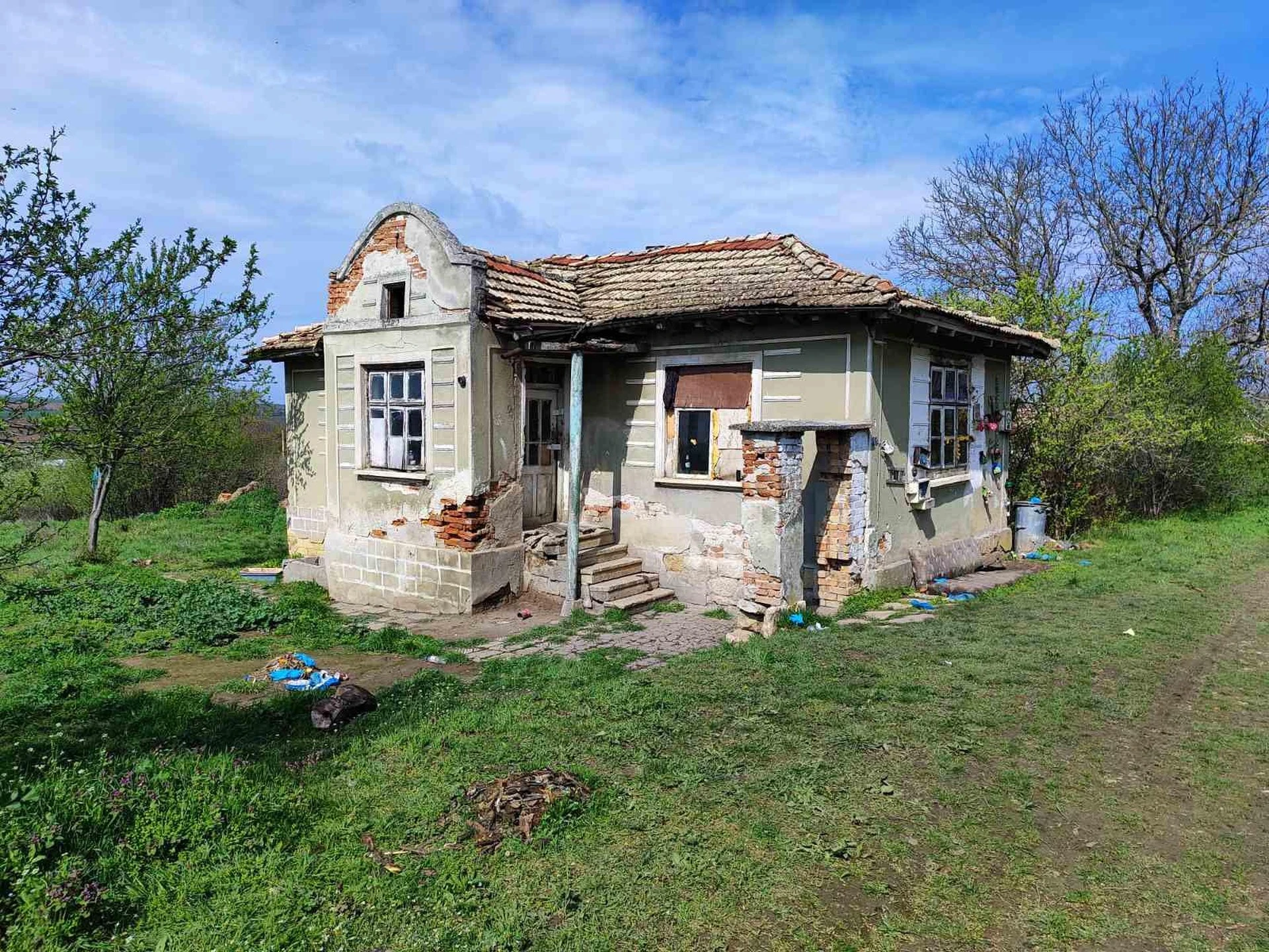 Брутално убийство в Шуменско СНИМКИ