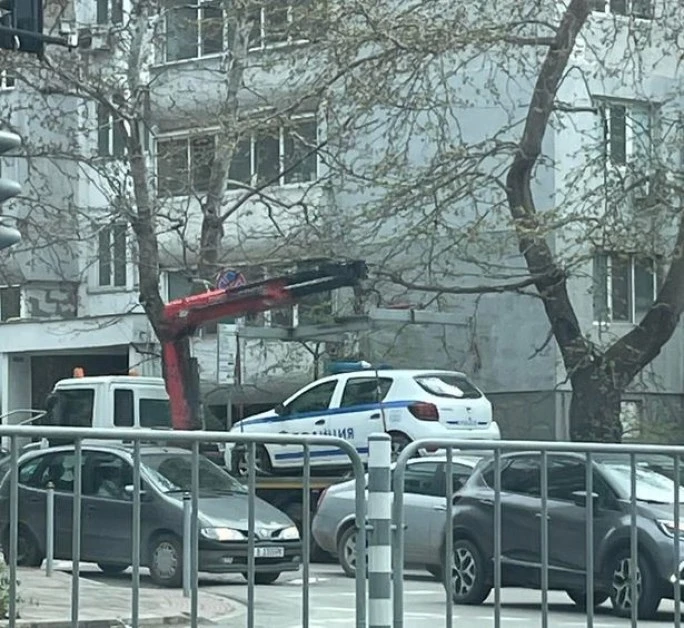Варненци се чудят и маят: "Паякът" вече вдига и... СНИМКА