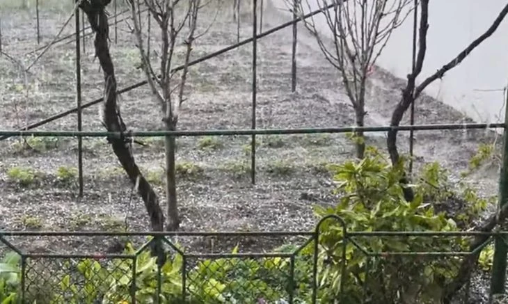 Градушка удари пловдивското село Маноле ВИДЕО
