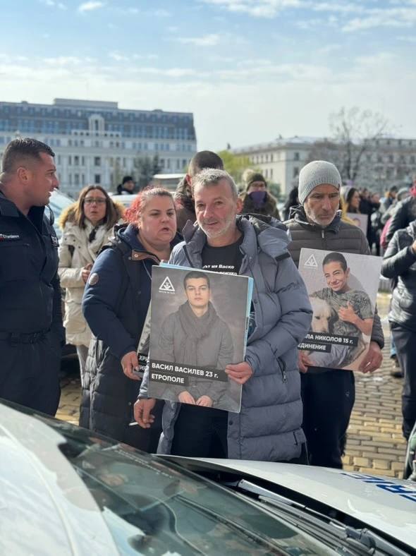 Само в БЛИЦ: Напрежение на протеста заради смъртта на Сияна СНИМКИ