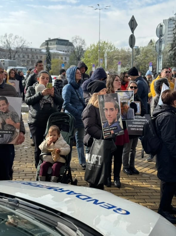 Шефът на АПИ пред протестиращите: Ако всички искат, ще си подам оставката!