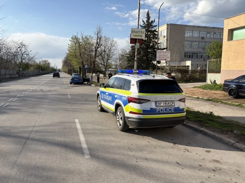 Известен бизнесмен помля кола с 4-членно семейство СНИМКИ 