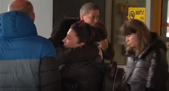 Родители си прибраха от "Пирогов" обгорелите в Кочани деца: Благодарни сме! 