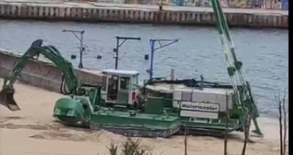 Нещо странно се появи на плаж край Варна ВИДЕО 