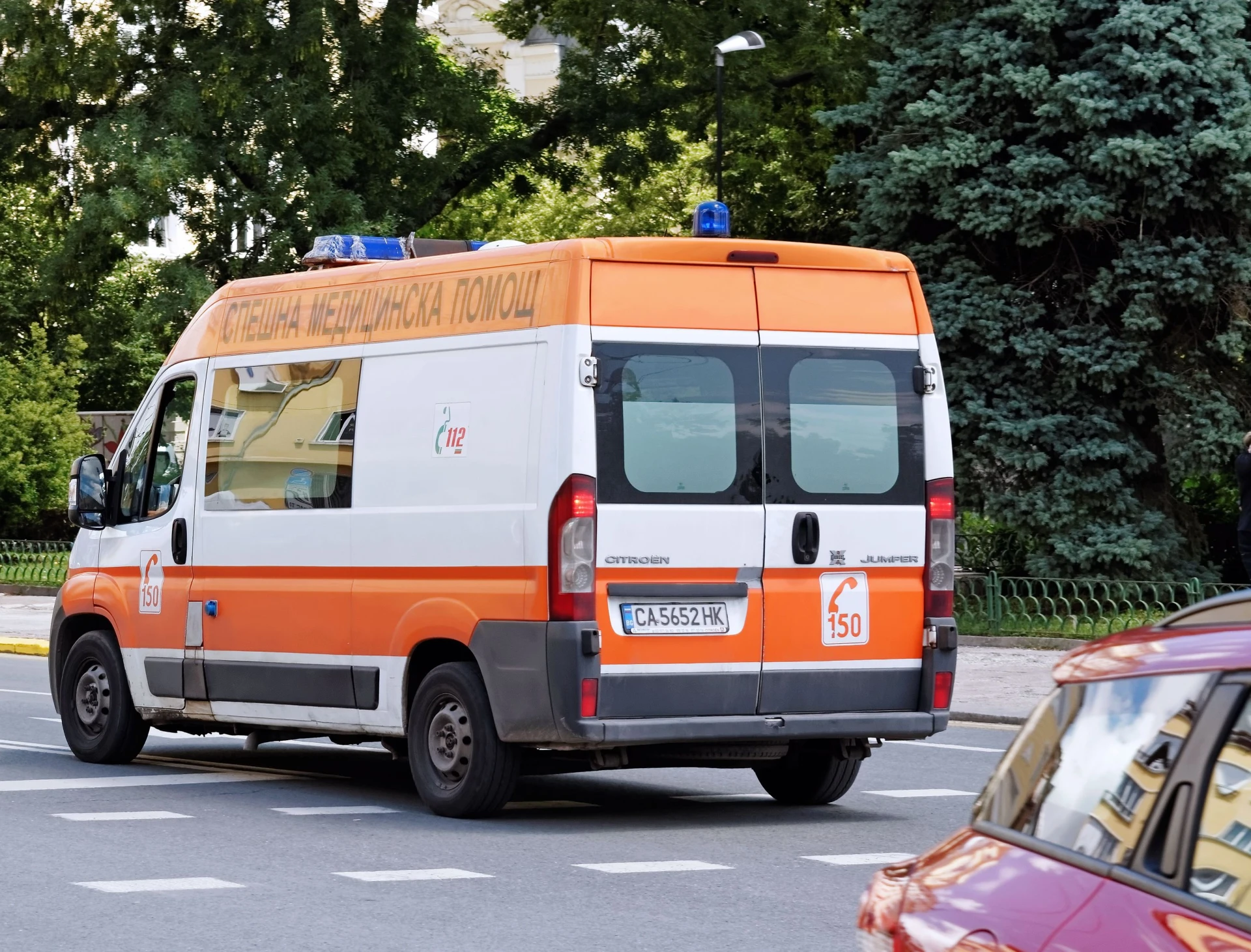 Огромна трагедия в Разград! Трима загинаха, след като кола с 19 г. шофьор се заби в заведение