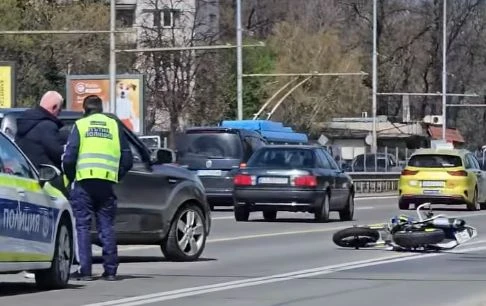 Огромна тапа: Катастрофа блокира бул. "Цариградско шосе" в София ВИДЕО