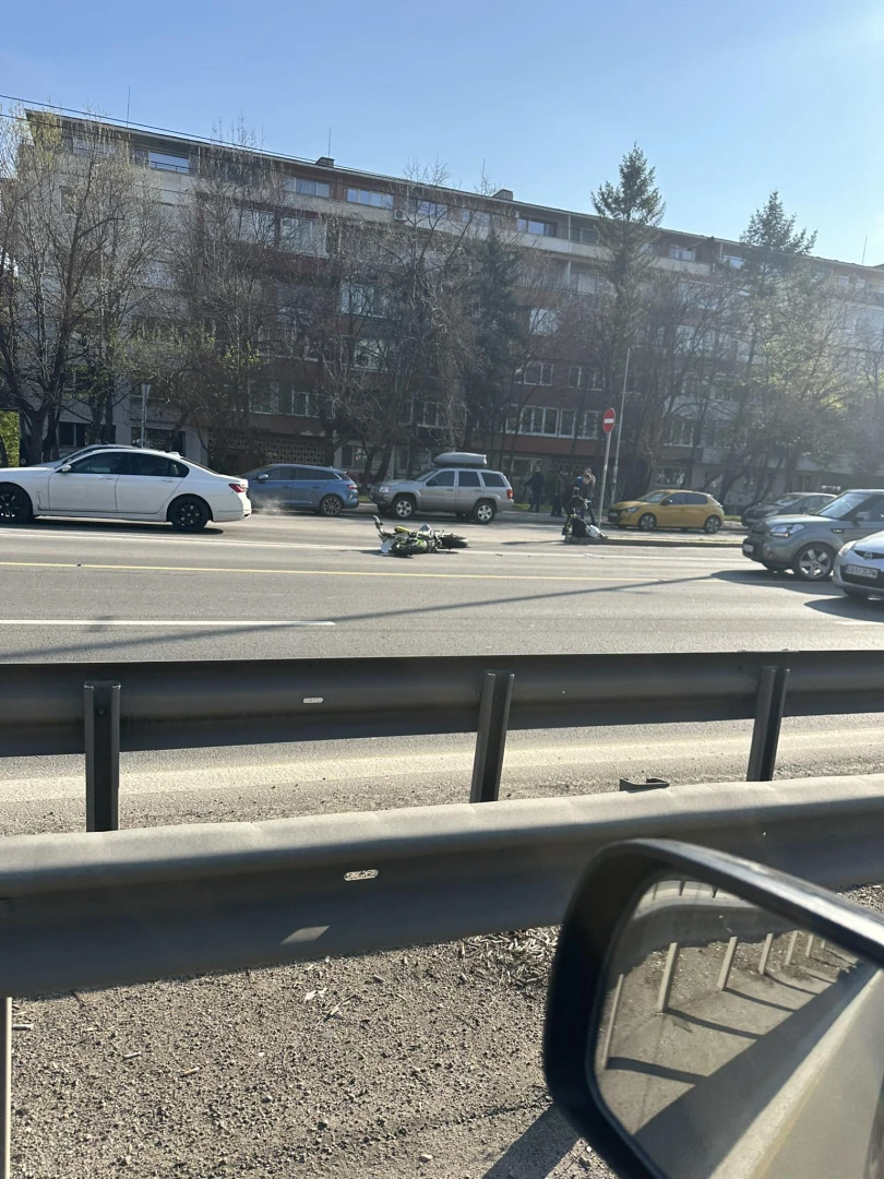 Огромна тапа: Катастрофа блокира бул. "Цариградско шосе" в София ВИДЕО