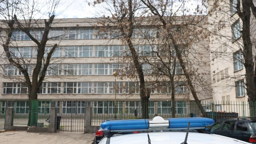 Шокиращ разказ на свидетел за инцидента с гимназист в София, по това време в училището била и... СНИМКИ