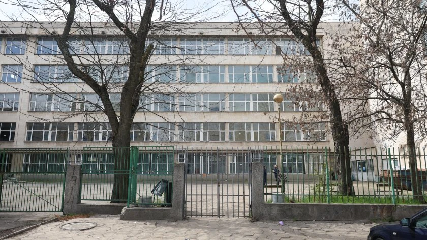 Шокиращ разказ на свидетел за инцидента с гимназист в София, по това време в училището била и... СНИМКИ