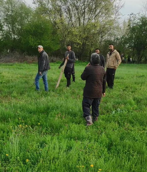 Ново изтъпление: Петима с брадви погнаха да секат мъж в родно село, страшно ВИДЕО