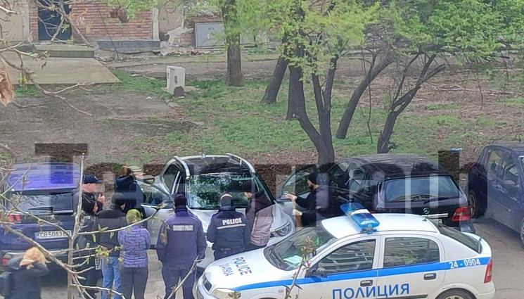 Извънредно: Полицаи завардиха столичен квартал, има арестувани! Зрелищни СНИМКИ
