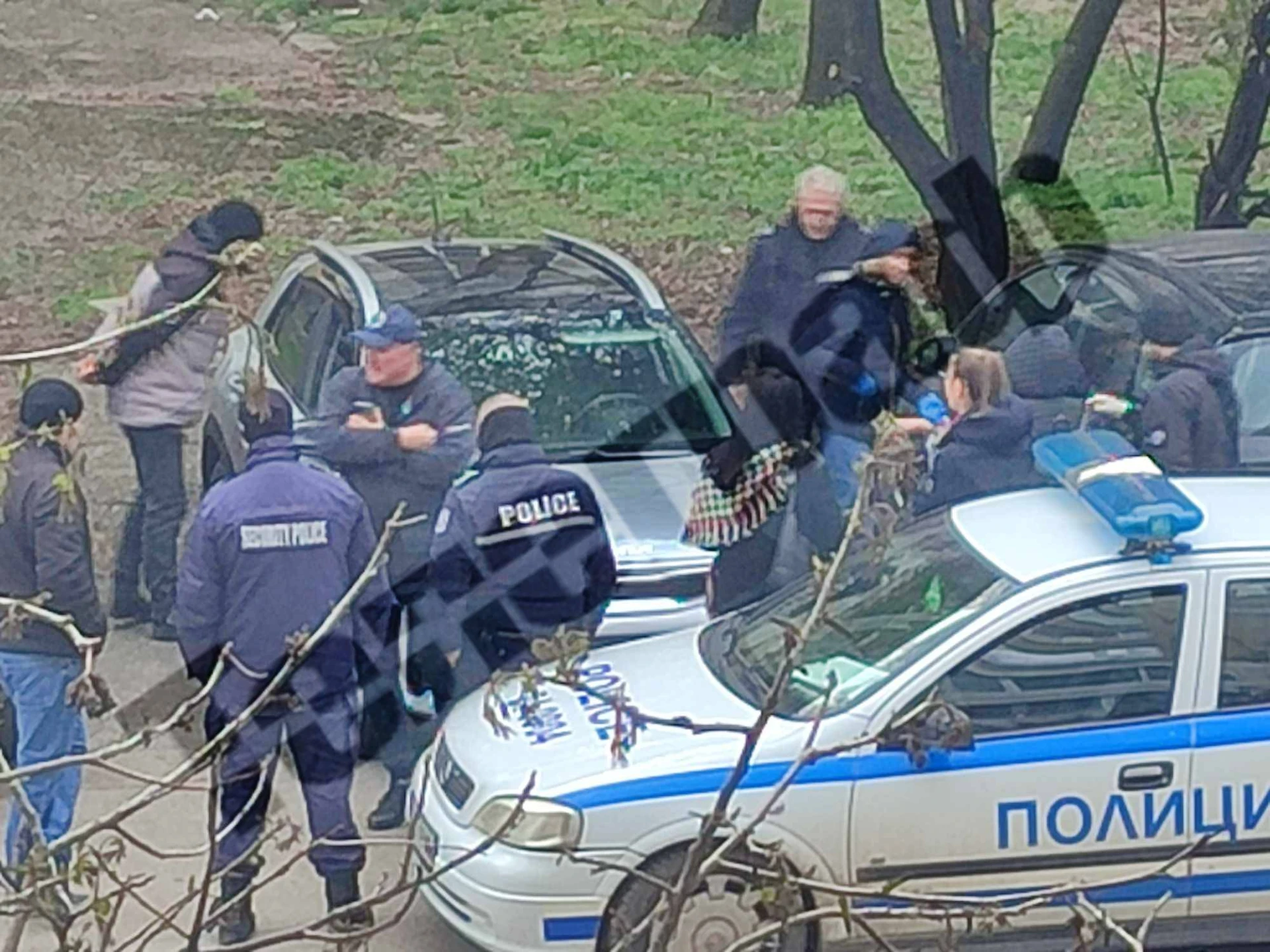 Извънредно: Полицаи завардиха столичен квартал, има арестувани! Зрелищни СНИМКИ