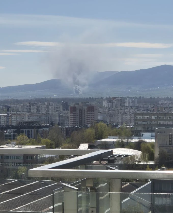 Извънредно в БЛИЦ! Огнен ад край София, на АМ „Тракия“ е страшно! СНИМКИ