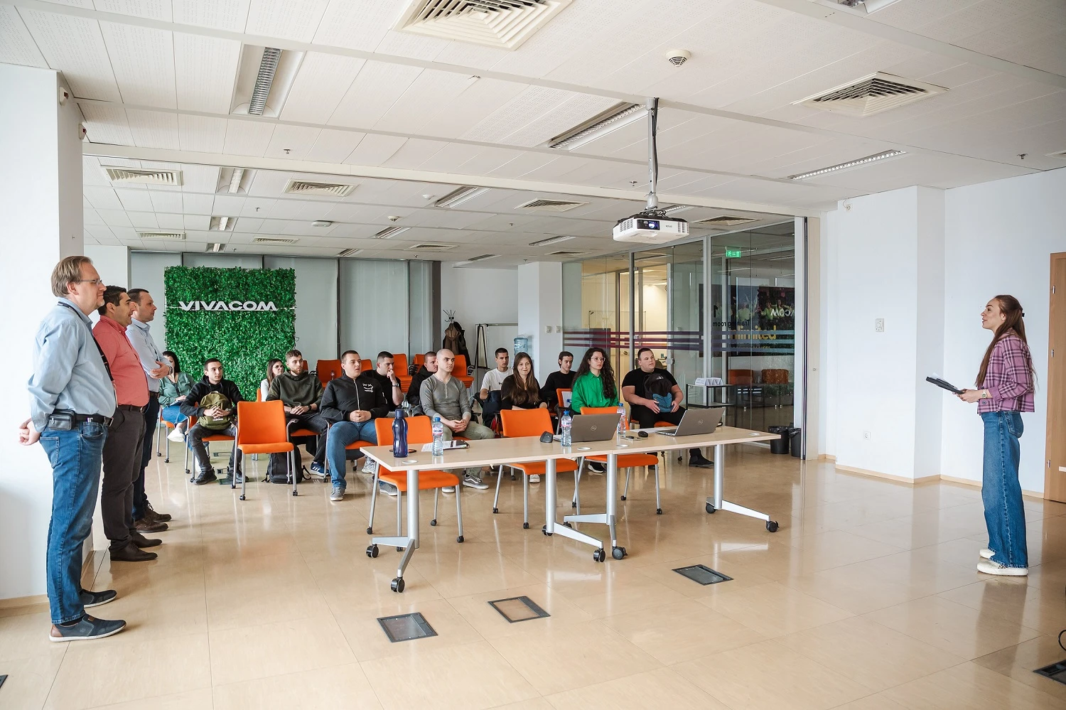 Студенти с умно решение за умни улици спечелиха първата награда в Хакатон на „Vivacom Техническа академия“