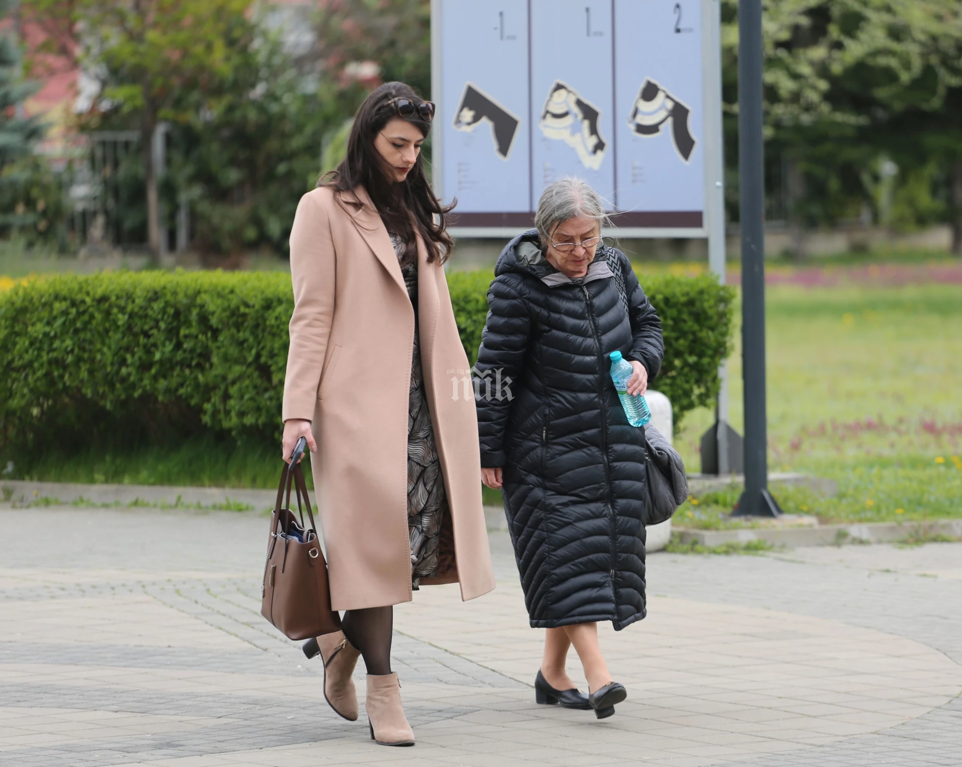 Лена се барна с чанта за 300 евро за съда, а Киро й прати... СНИМКИ