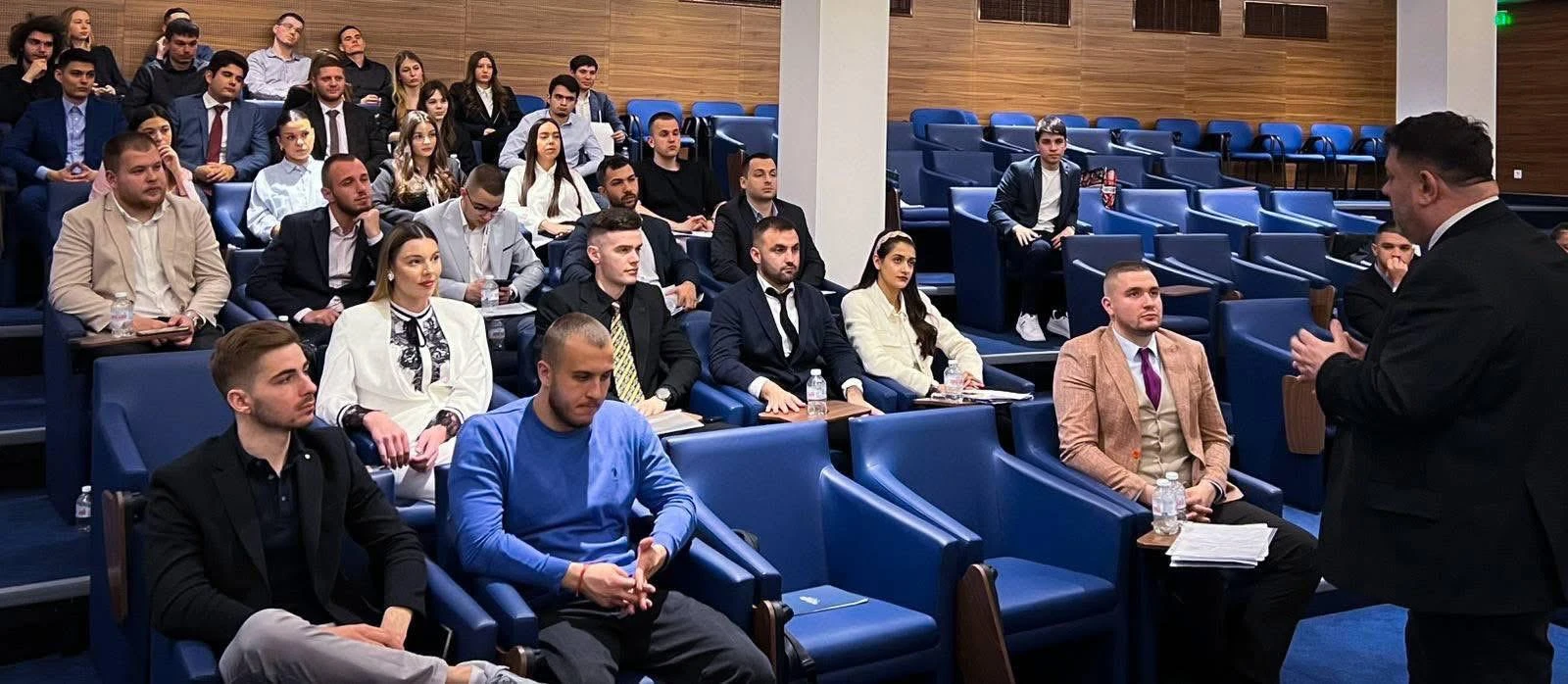 Атанас Зафиров връчи сертификати на участниците в стажа „Политиката отвътре” 