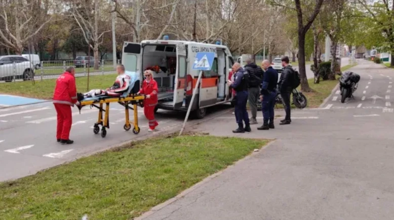 Моторист пострада след сблъсък в пътен знак в Русе СНИМКИ