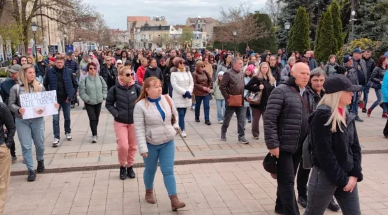 Песен за Сияна разплака русенци на протеста срещу войната по пътищата