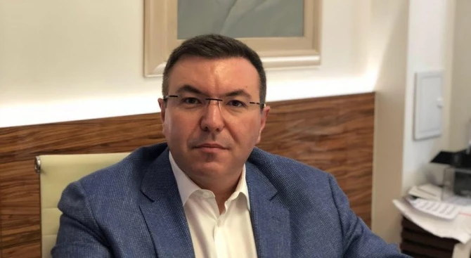 Проф. Костадин Ангелов влезе в неочаквана роля и тази СНИМКА го доказва