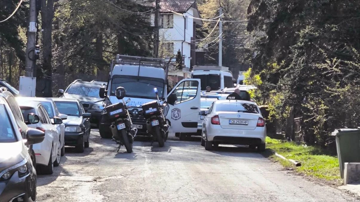 Брутално! Доган и деребеите му нахлуха нагло в Сараите