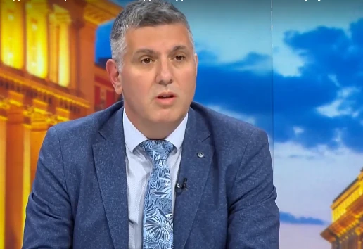 Андрей Цеков реди сглобки за шпиони, мълчи за пътищата-убийци