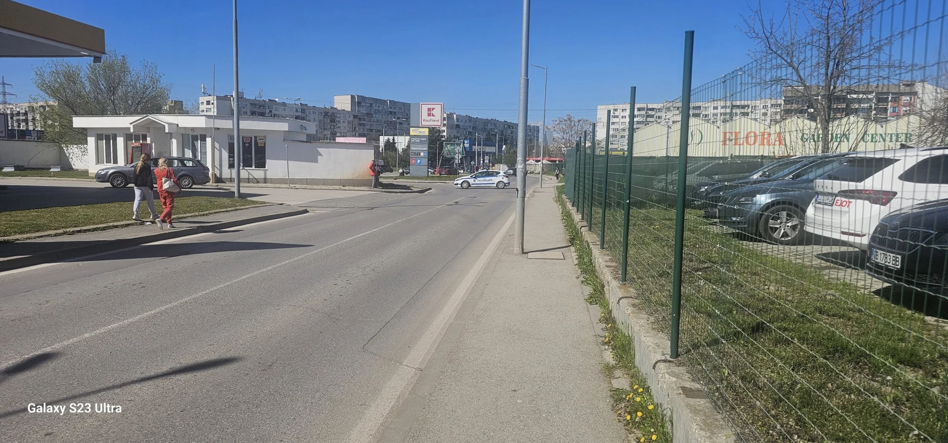 Извънредно в БЛИЦ! Изхвърча и се блъсна в стълба – адско меле в София СНИМКИ 18+