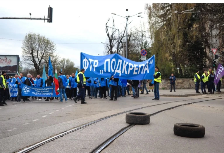 София е парализирана: Протести блокираха ключови места в столицата ВИДЕО