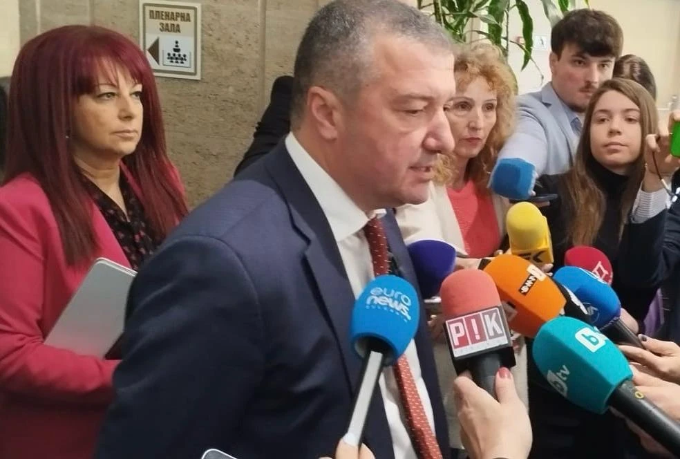 Стойнев към АПС: Българите няма да търпят лицемерно поведение – да сте и с опозицията, и с управляващите