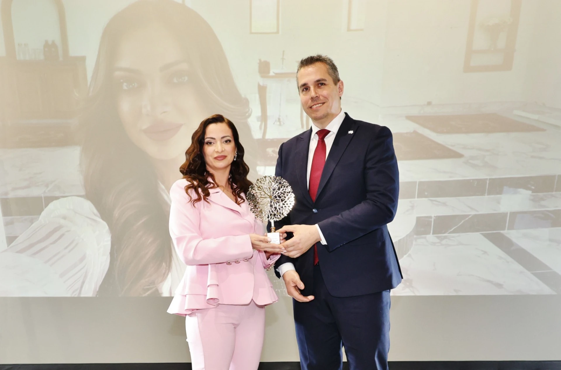 Ангел Славчев връчи най-сърцатата награда на Bright Awards: Признание за храма, който сбъдва мечтите на цяло село