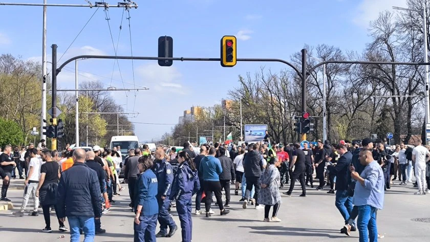 Хаос в София: Жители блокираха няколко квартала, протестират на ключов булевард! ВИДЕО