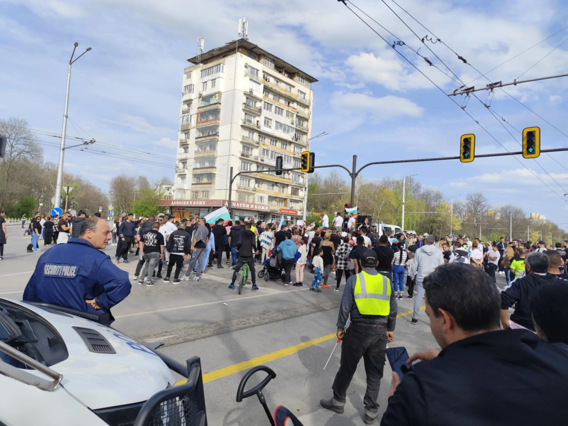 Хаос в София: Жители блокираха няколко квартала, протестират на ключов булевард! ВИДЕО