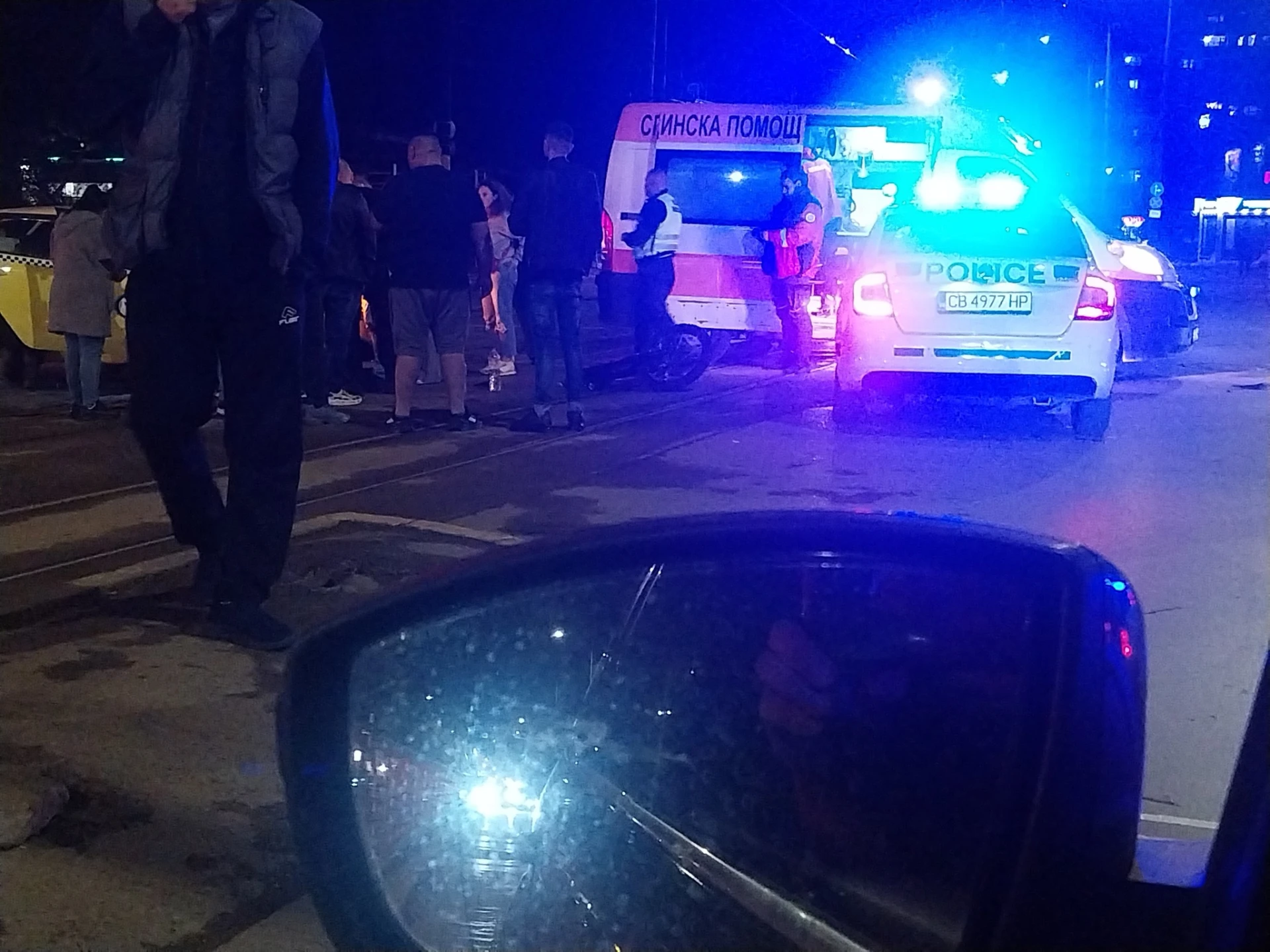 Първо в БЛИЦ! Ад на кръстовище в София заради пиян моторист СНИМКИ 