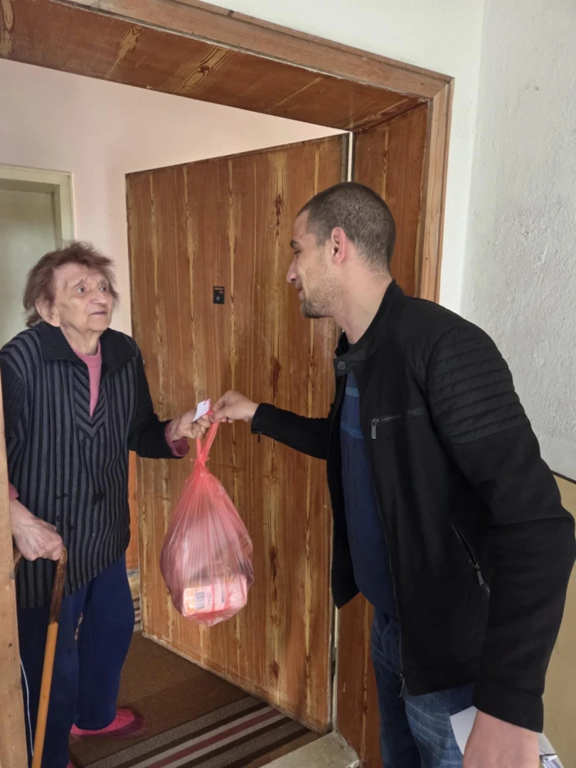 Социалисти дариха усмивки и на Велика събота – „Солидарен Великден" продължава и на Възкресение Христово