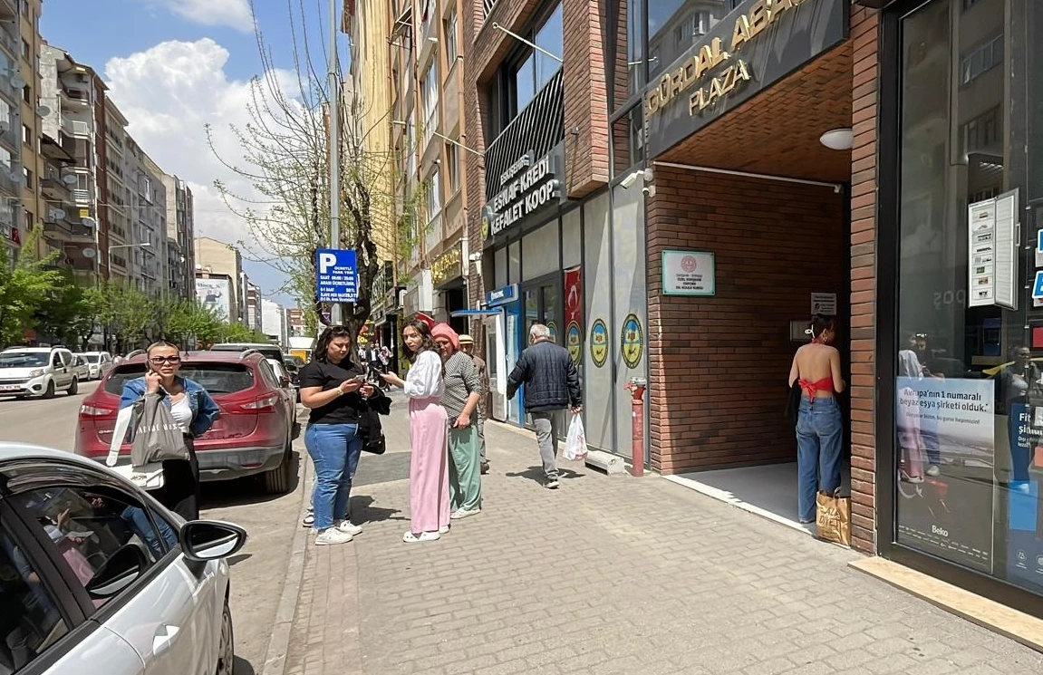 Паника в Бургас след силното земетресение в Истанбул, хората се оплакват от... СНИМКИ и ВИДЕО