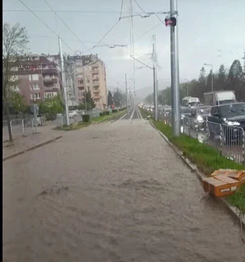 София се превърна във Венеция след проливния дъжд ВИДЕО
