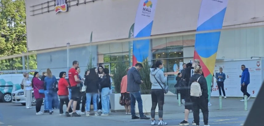 Извънредна ситуация в голям наш мол, евакуират всички СНИМКИ