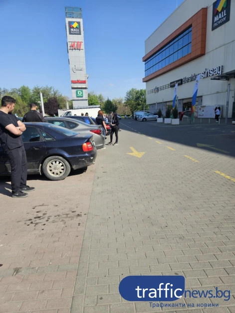 Извънредна ситуация в голям наш мол, евакуират всички СНИМКИ